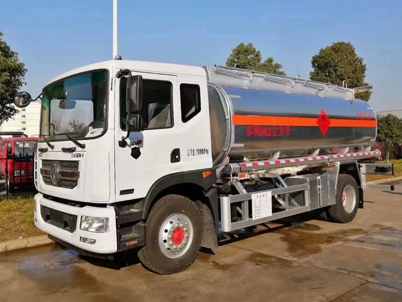 Tres situaciones en las que debe prestar atención al ruido anormal proveniente de las ruedas delanteras de un camión cisterna durante la conducción